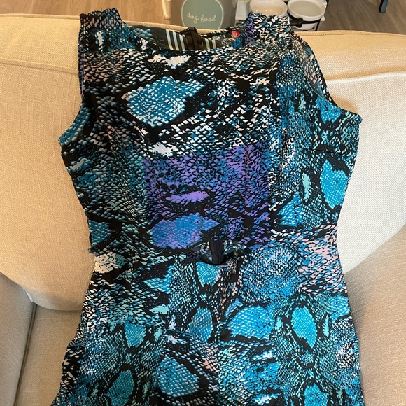 Snakeskin romper with cutout - Picture 3 of 4